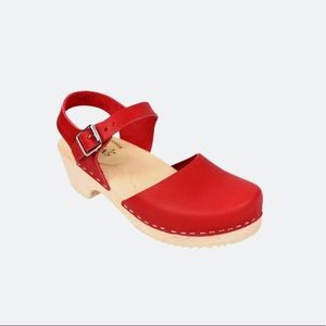 Low Red Clog